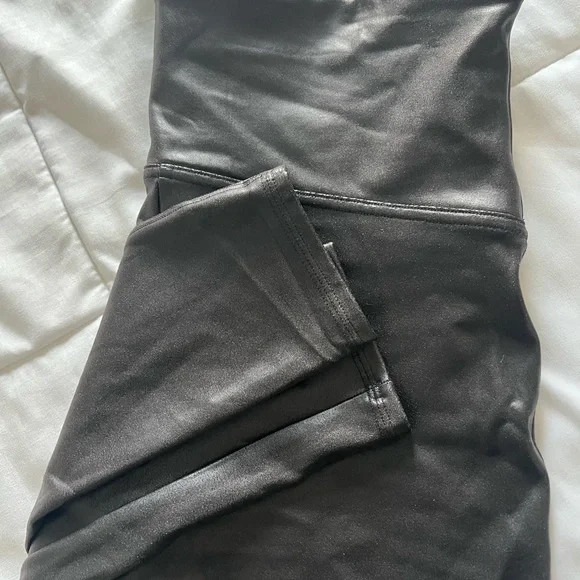 SPANX NWT Leather faux leggings - Picture 7 of 8